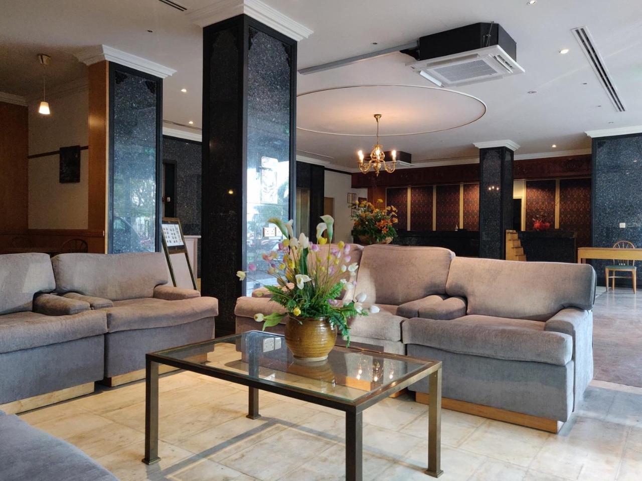 Terrace Hotel บันดาร์เสรีเบกาวัน ภายนอก รูปภาพ